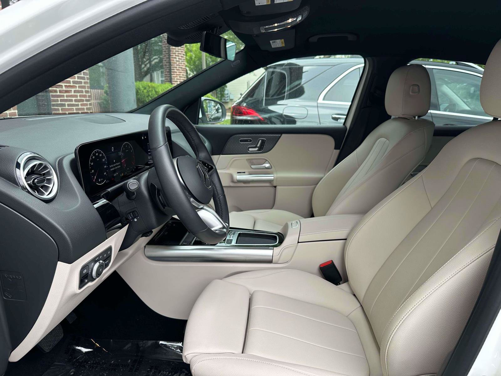 Certified 2025 Mercedes-Benz GLA 250 4MATIC image 16