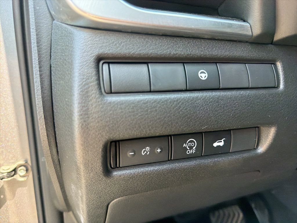 Used 2024 Nissan Rogue SV AWD/4WD image 15