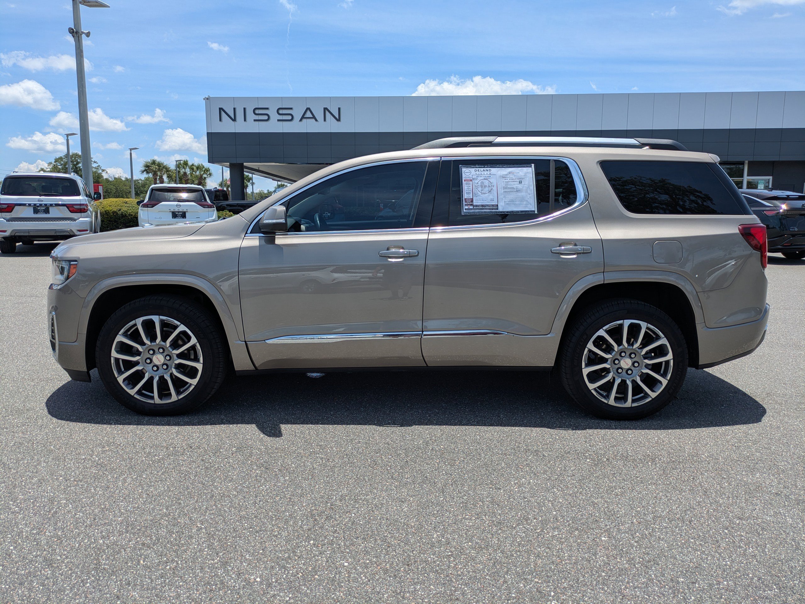 Used 2023 GMC Acadia Denali w/ Denali Ultimate Package AWD/4WD image 7