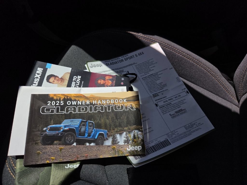 Certified 2025 Jeep Gladiator Sport AWD/4WD image 19