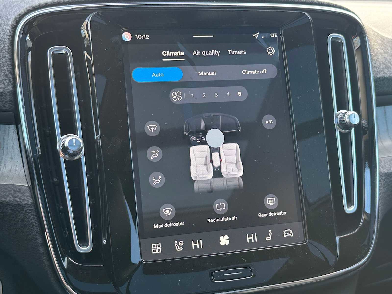 New 2026 Volvo XC40 B5 Ultra w/ Climate Package image 28