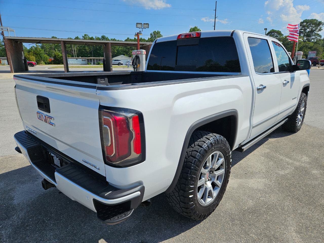 Used 2016 GMC Sierra 1500 Denali w/ Enhanced Driver Alert Package AWD/4WD image 6