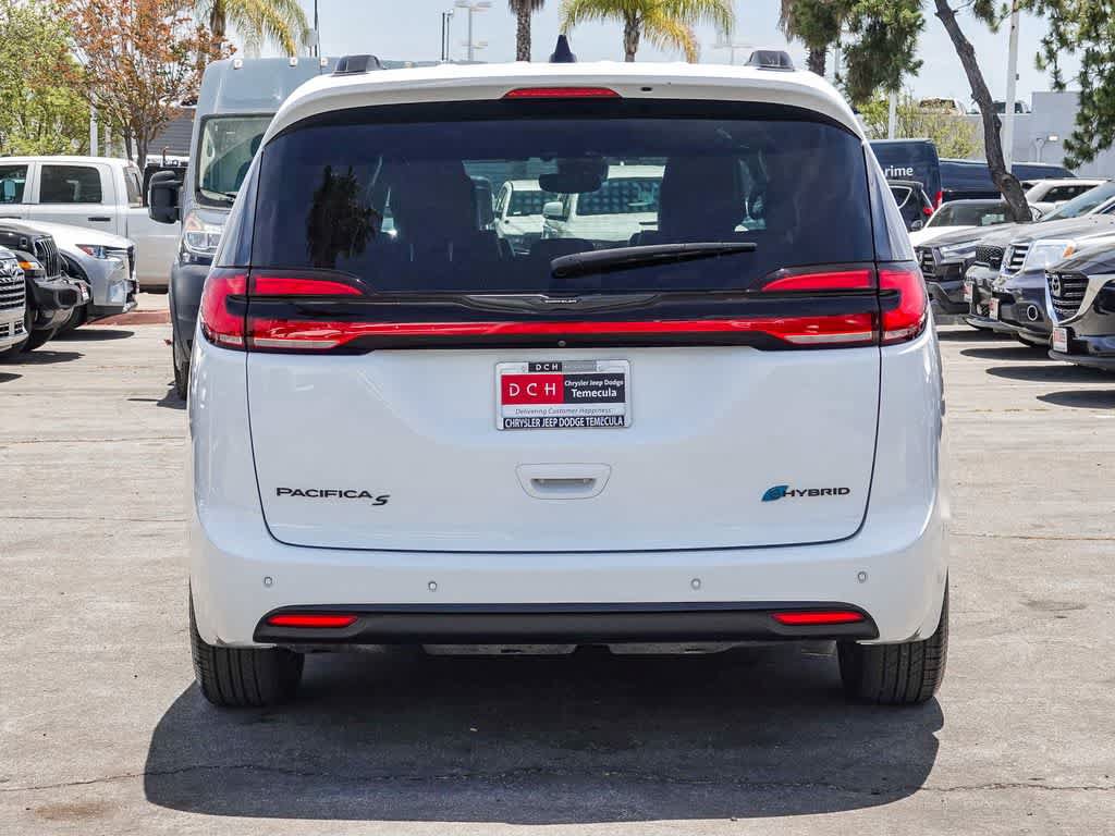 Used 2024 Chrysler Pacifica Premium FWD image 5