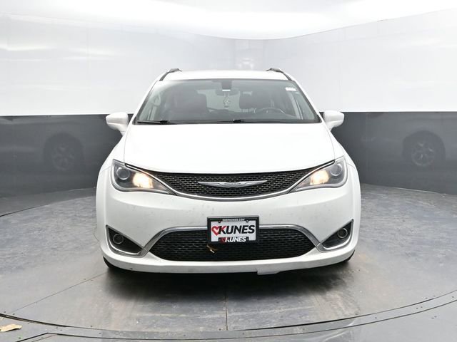 Used 2017 Chrysler Pacifica Touring-L w/ Tire & Wheel Group image 4