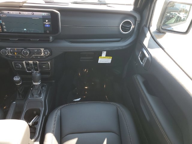New 2026 Jeep Wrangler Unlimited Sahara AWD/4WD image 15