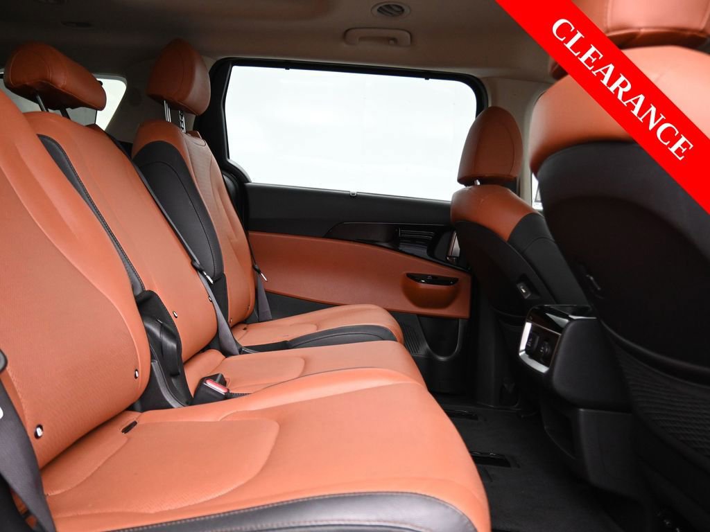 Used 2023 Kia Carnival SX Prestige image 18