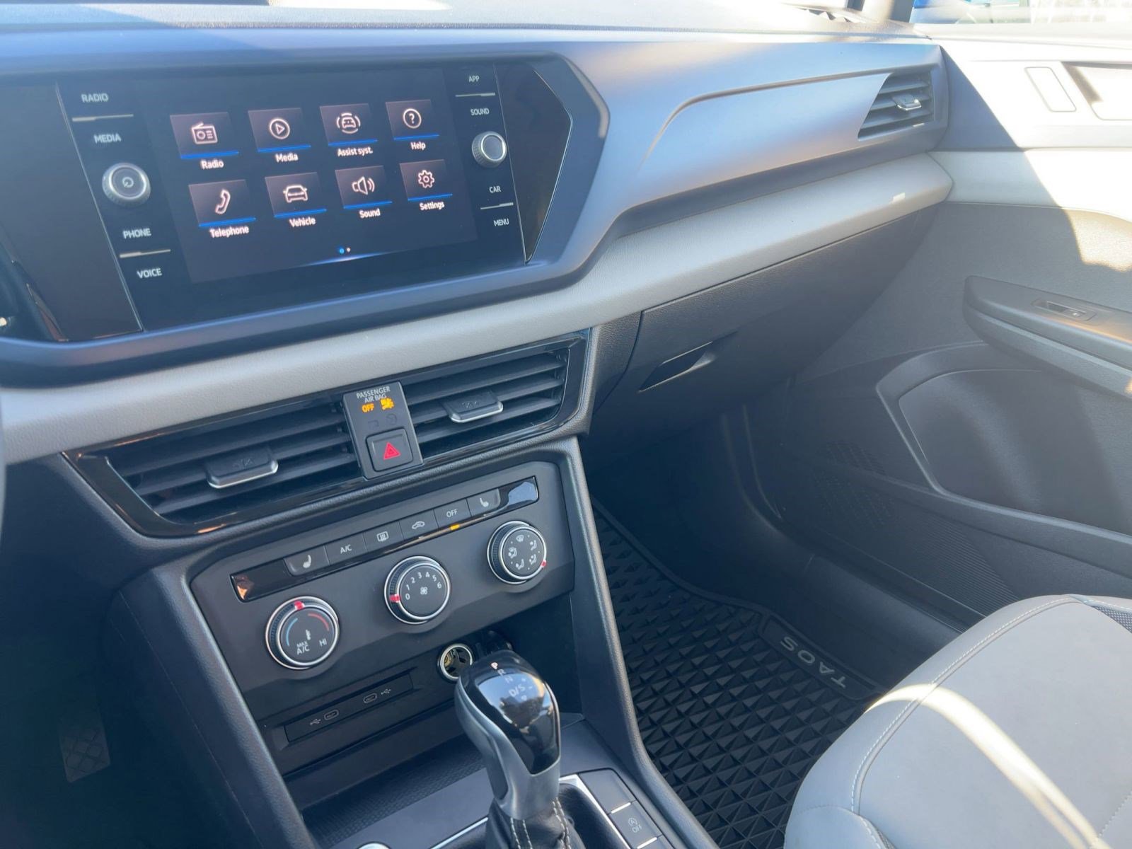 Used 2022 Volkswagen Taos SE image 22