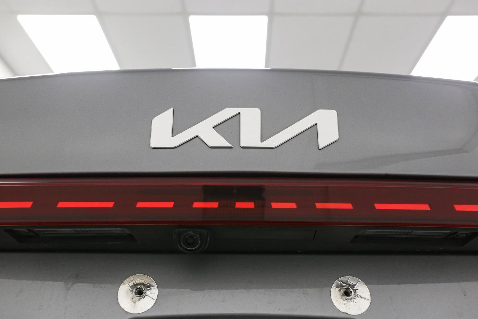 Used 2023 Kia Forte LXS w/ LXS Technology Package image 11