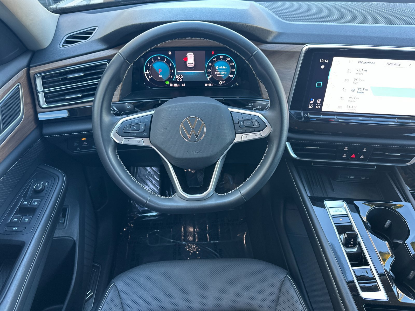 Used 2025 Volkswagen Atlas SE AWD/4WD image 16