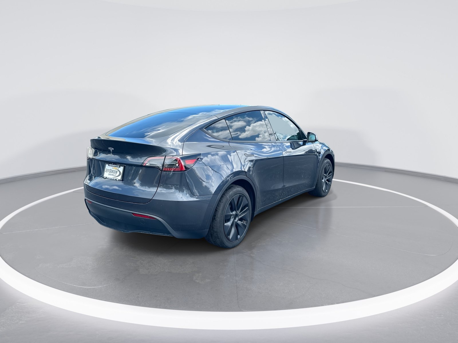 Used 2025 Tesla Model Y Long Range RWD image 9