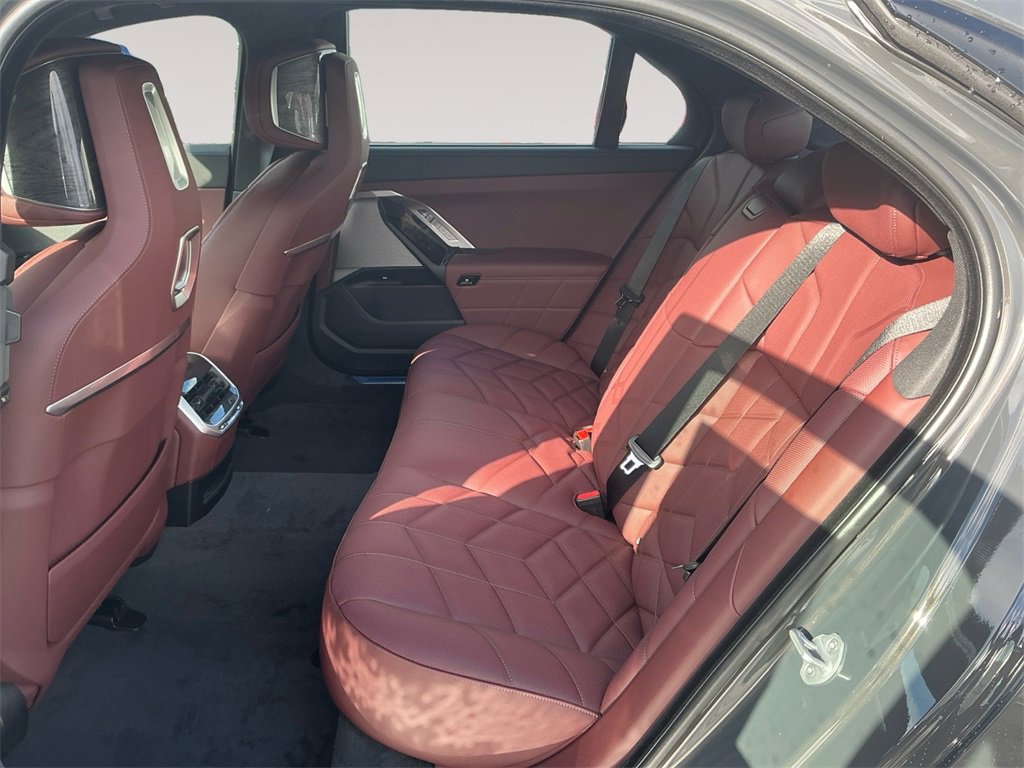 New 2026 BMW 750e xDrive image 13