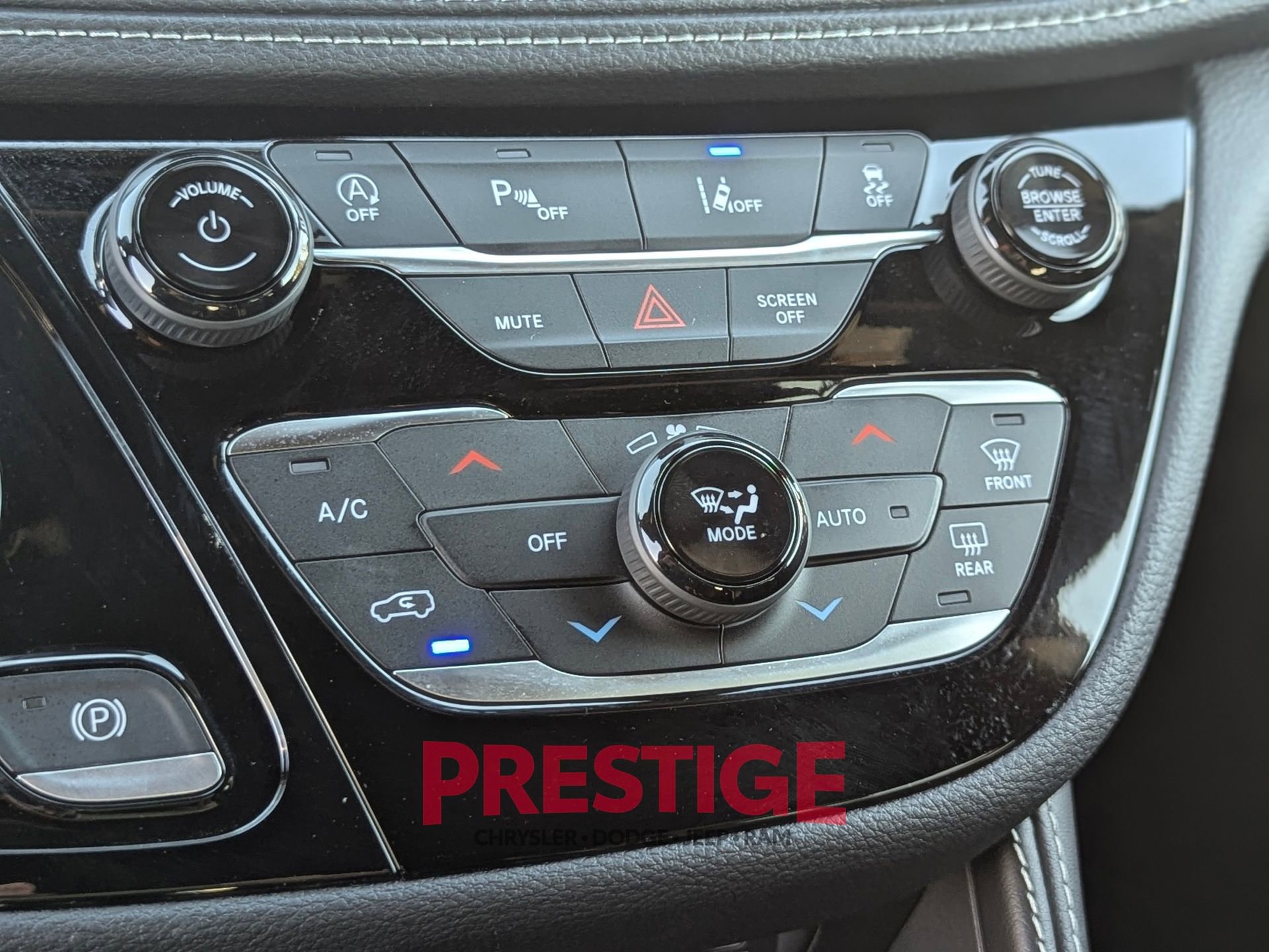 New 2026 Chrysler Pacifica Limited AWD/4WD image 21