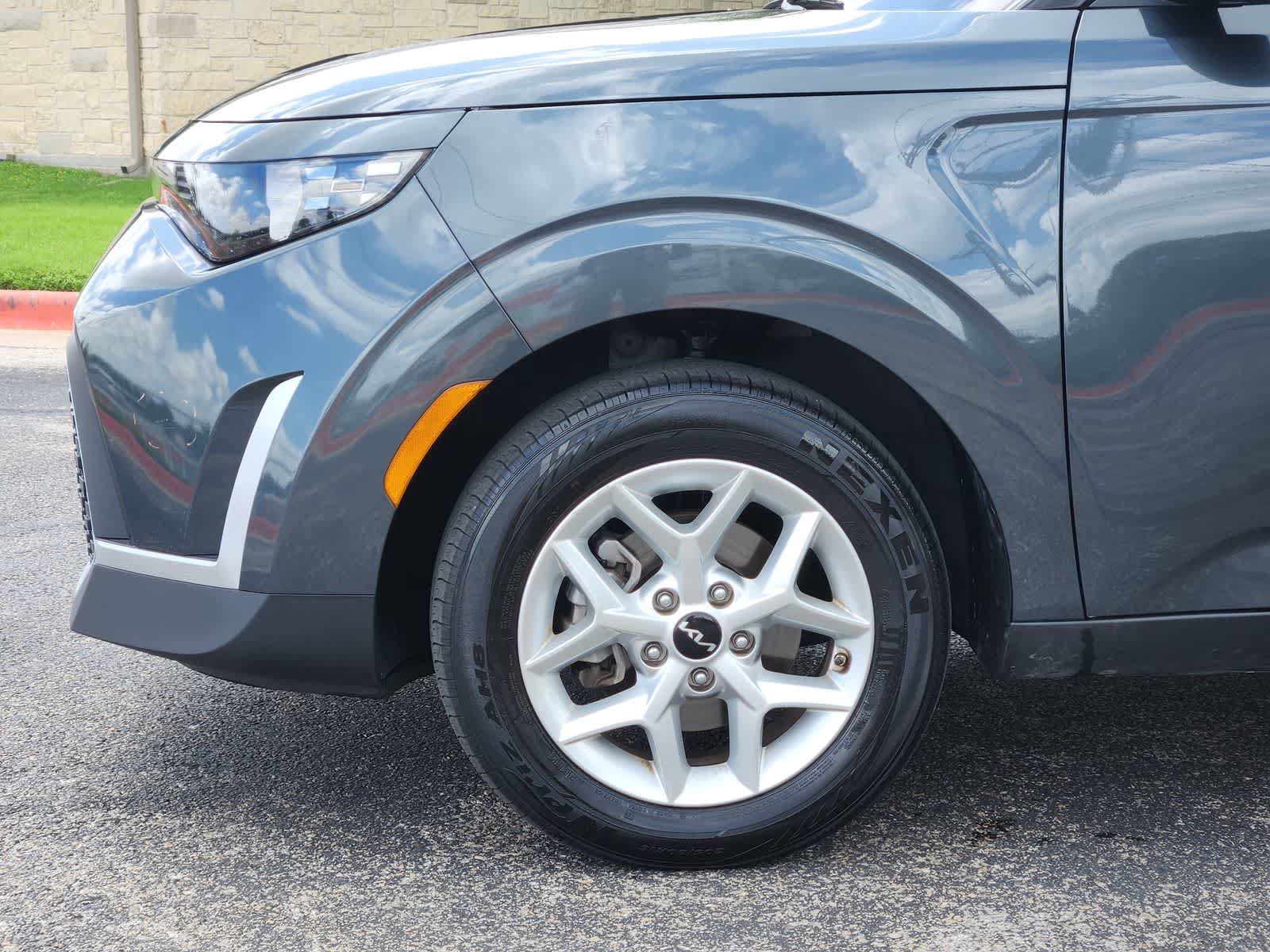 Certified 2025 Kia Soul LX w/ LX Technology Package FWD image 8