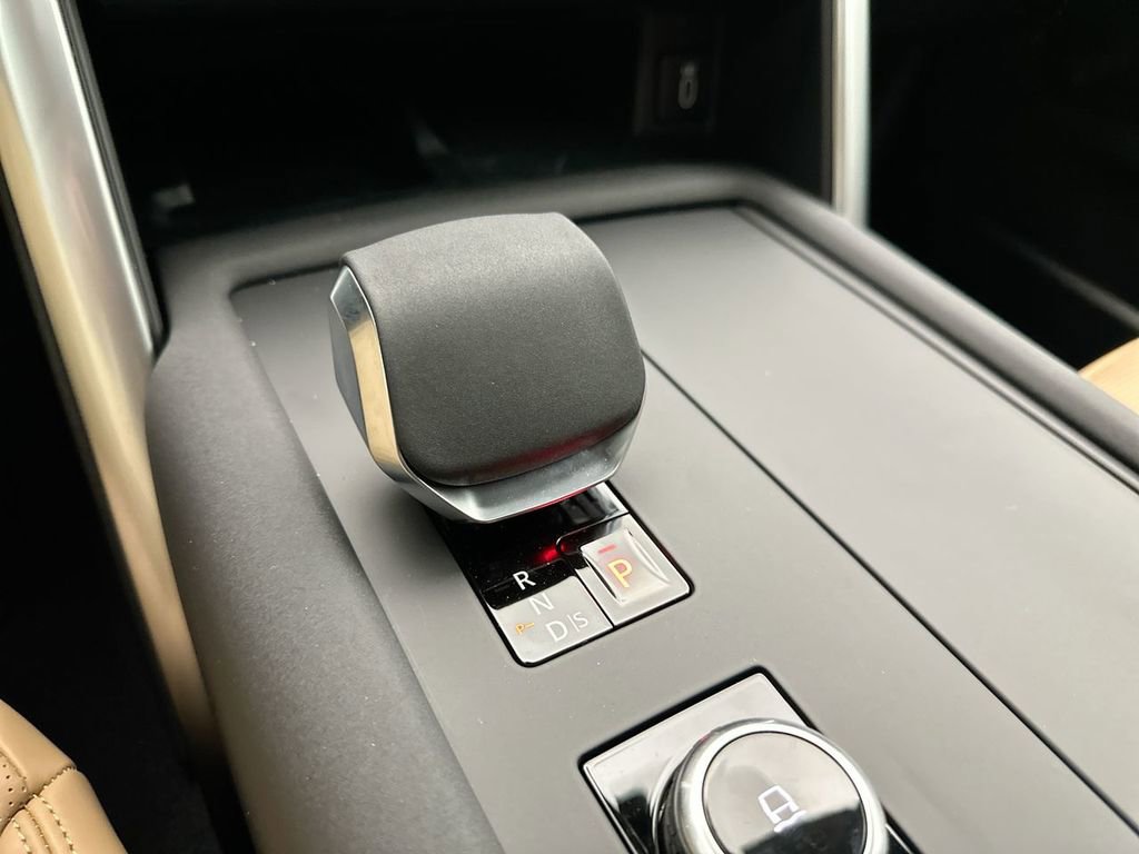 New 2026 Land Rover Discovery Limited Edition AWD/4WD image 20