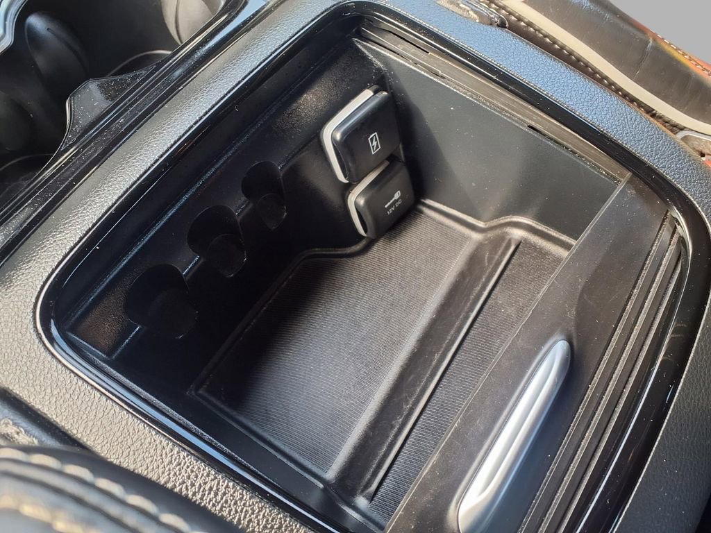 Certified 2025 Chrysler Pacifica Limited image 12