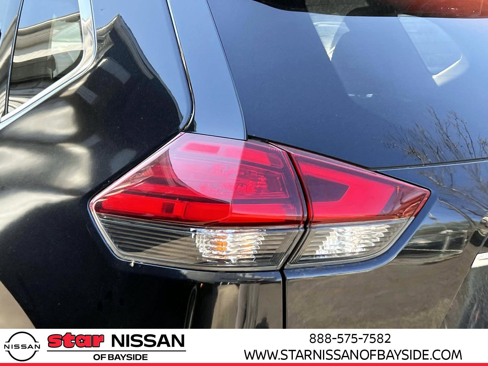 Used 2017 Nissan Rogue SV image 10