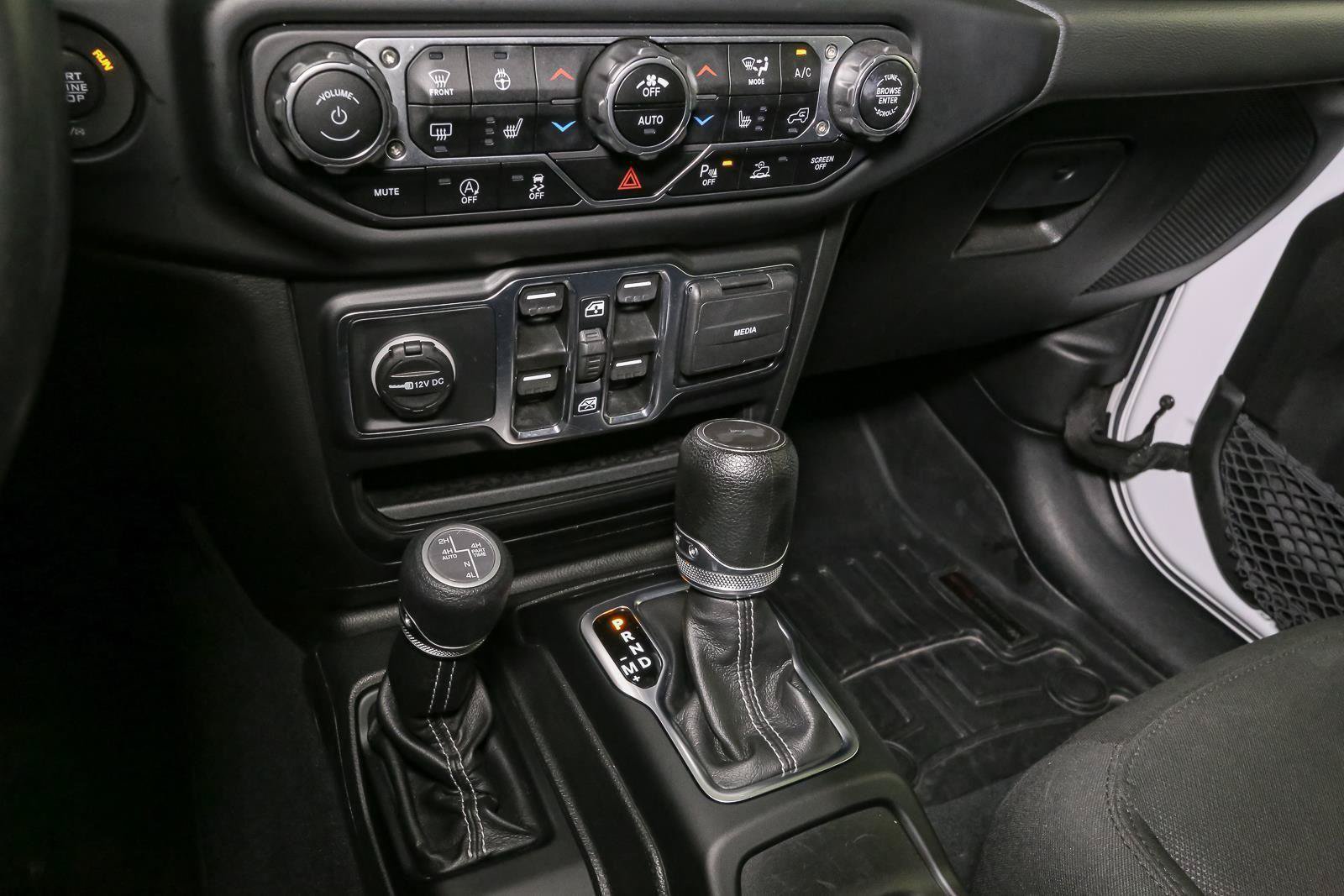 Used 2022 Jeep Wrangler Unlimited Sahara w/ LED Lighting Group AWD/4WD image 37