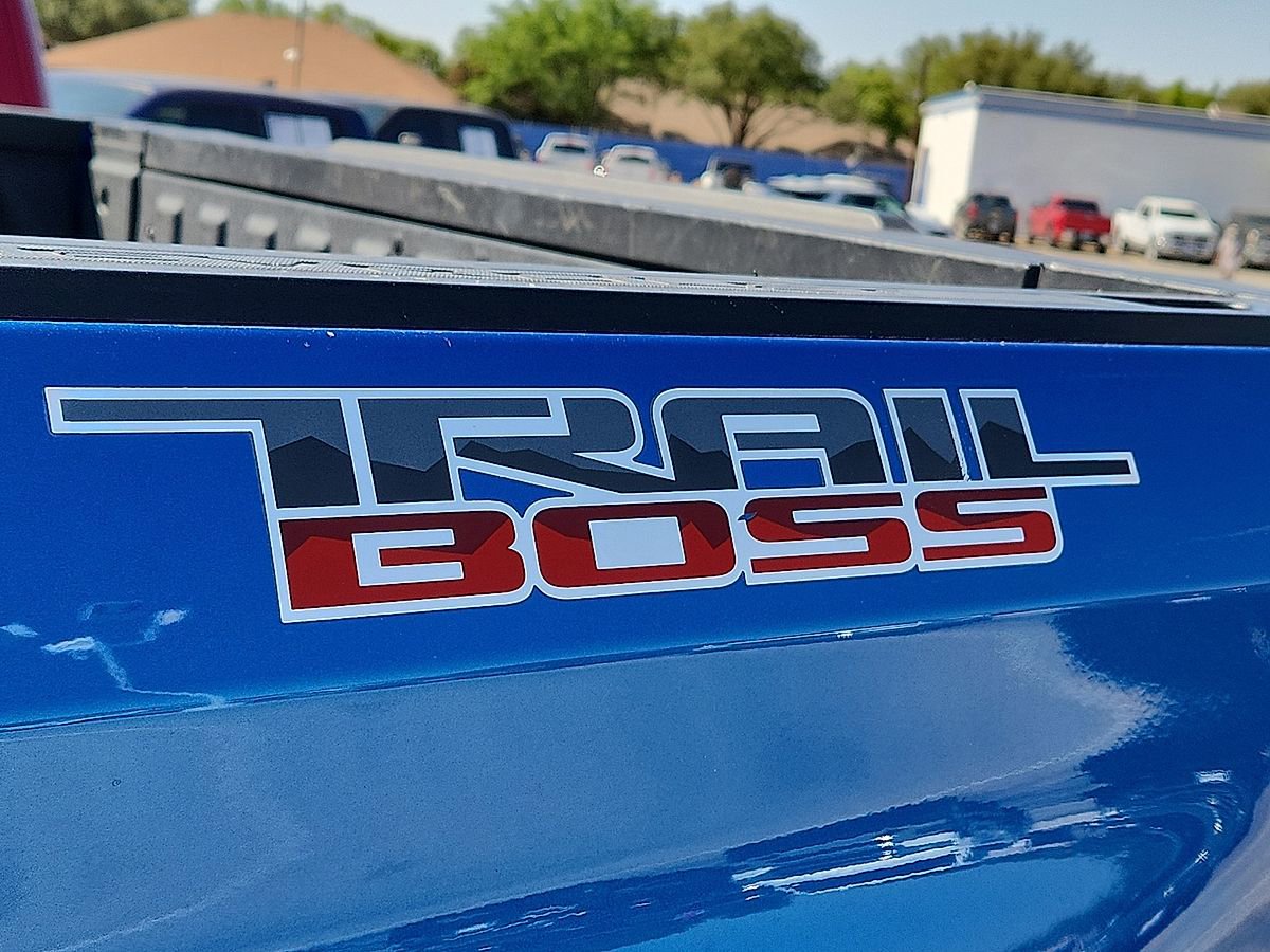 Used 2022 Chevrolet Silverado 1500 LT Trail Boss w/ LT Trail Boss Premium Package AWD/4WD image 6