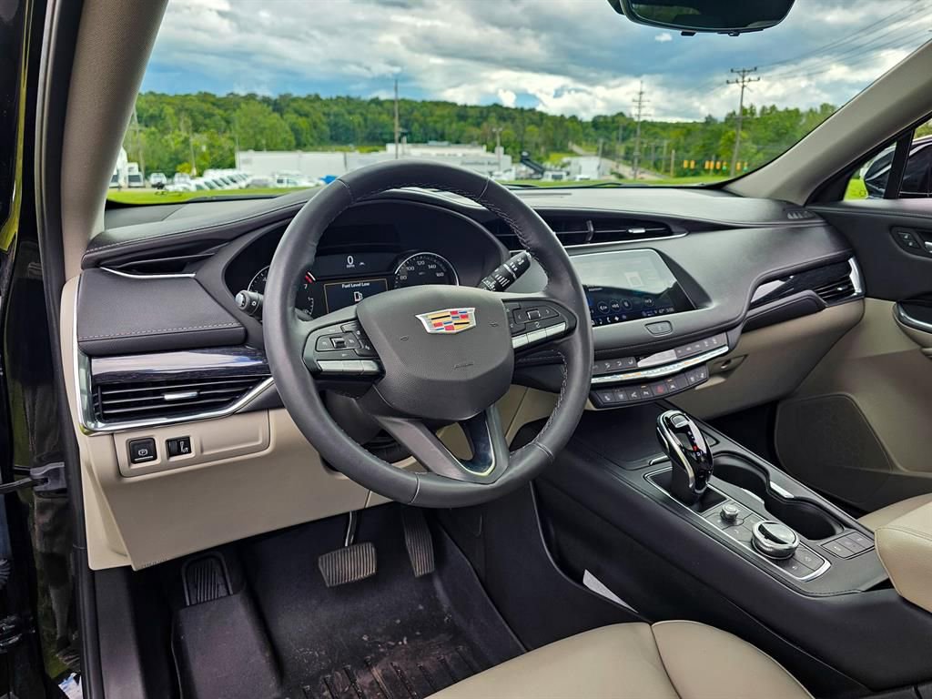 Used 2022 Cadillac XT4 Premium Luxury w/ Enhanced Visibility Package image 15