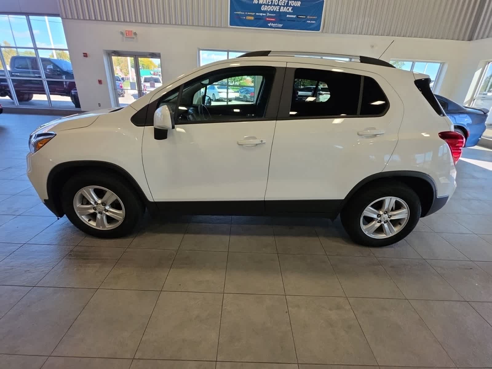 Used 2021 Chevrolet Trax LT FWD image 12