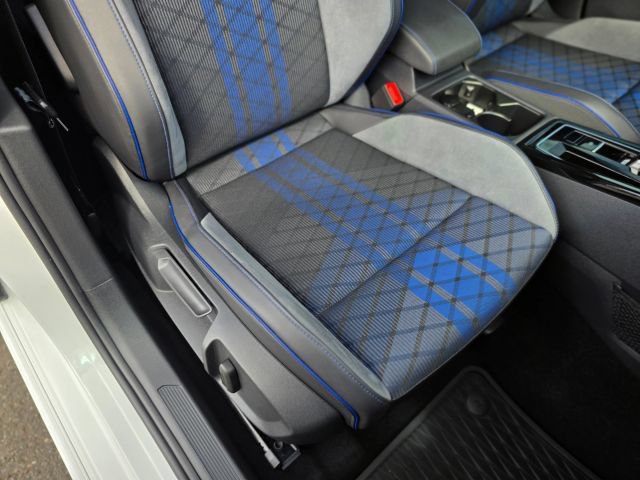 Used 2025 Volkswagen Golf R Black Edition AWD/4WD image 42