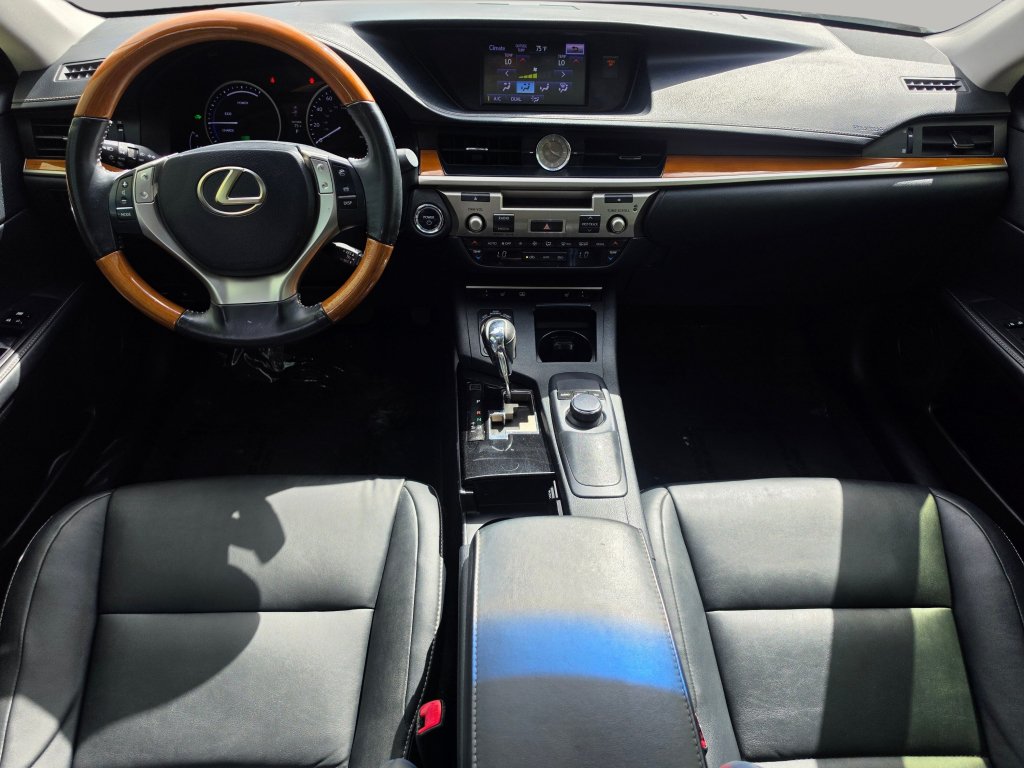 Used 2013 Lexus ES 300h w/ Premium Pkg FWD image 2
