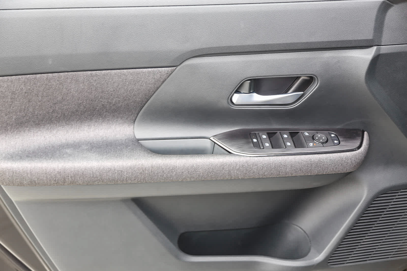 New 2025 Nissan Kicks SV FWD image 21