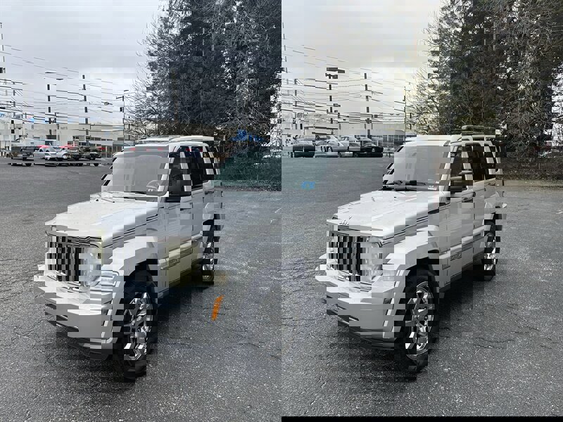 Used 2008 Jeep Liberty Limited w/ Premium Group II image 3