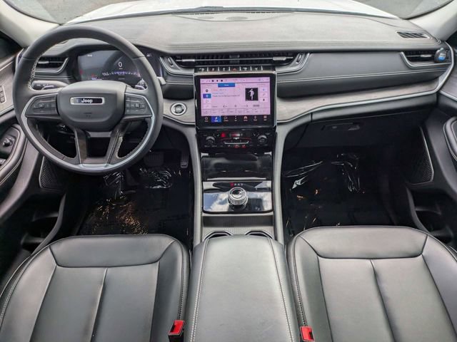 Used 2024 Jeep Grand Cherokee Limited RWD image 16