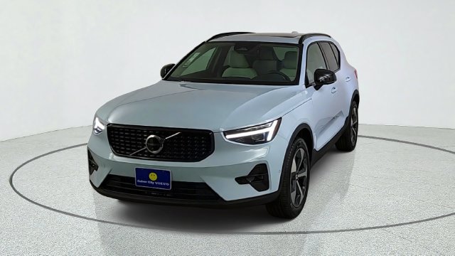 New 2026 Volvo XC40 B5 Plus w/ Protection Package Premier AWD/4WD image 2