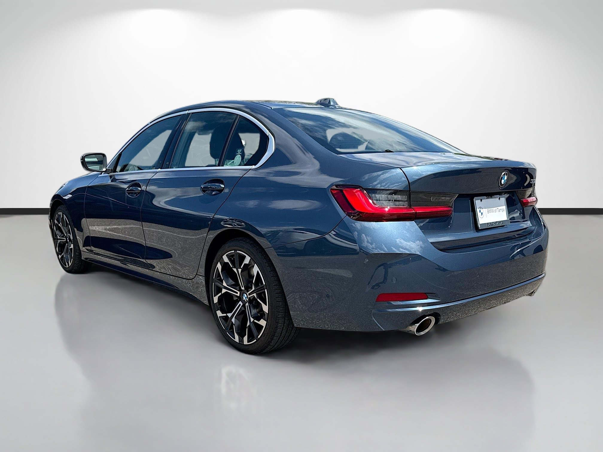 Used 2025 BMW 330i Sedan RWD image 5