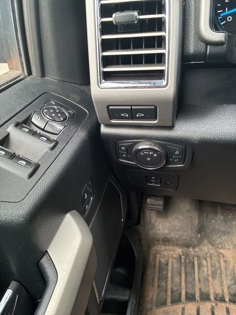 Used 2016 Ford F150 Lariat w/ Equipment Group 502A Luxury AWD/4WD image 16