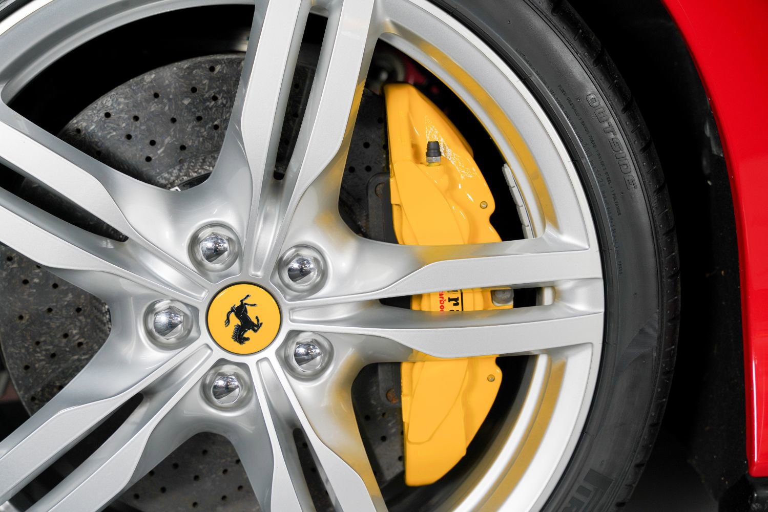 Used 2020 Ferrari Portofino image 19