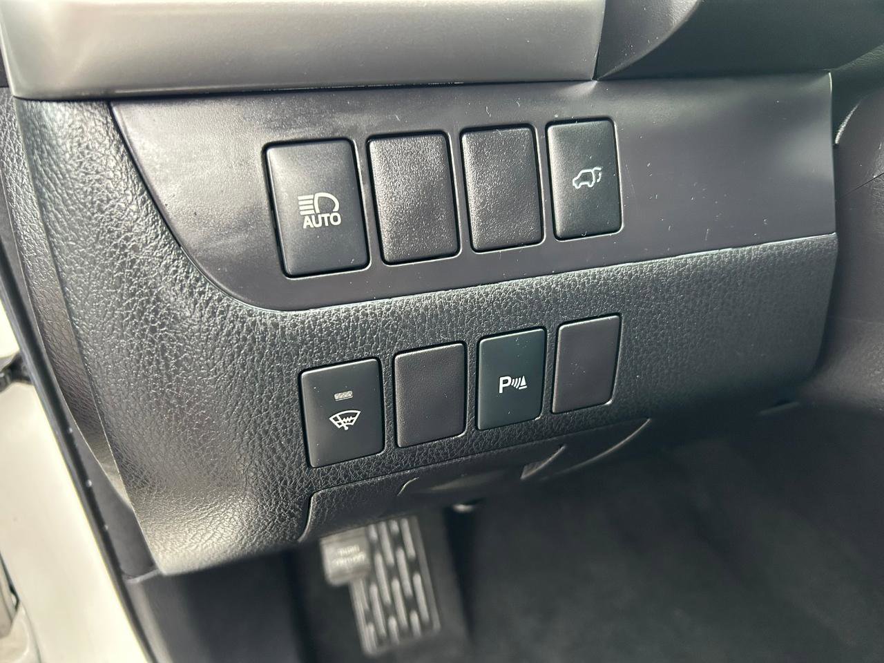 Used 2017 Toyota Highlander Limited w/ Carpet Mat Package image 10