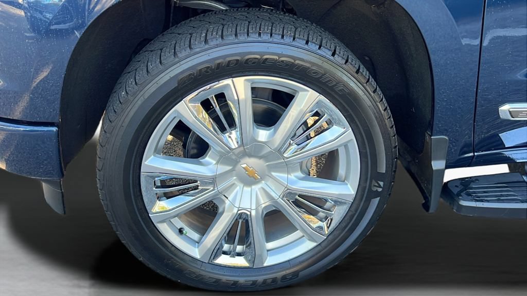 Used 2022 Chevrolet Silverado 1500 High Country w/ High Country Premium Package AWD/4WD image 28