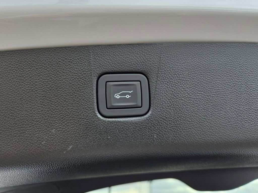 Certified 2025 Chevrolet Blazer RS w/ Driver Confidence II Package AWD/4WD image 9