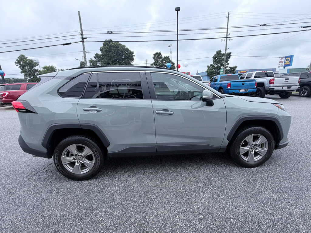 Used 2022 Toyota RAV4 XLE w/ Convenience Package FWD image 4