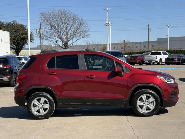 Used 2021 Chevrolet Trax LT w/ LT Convenience Package image 3