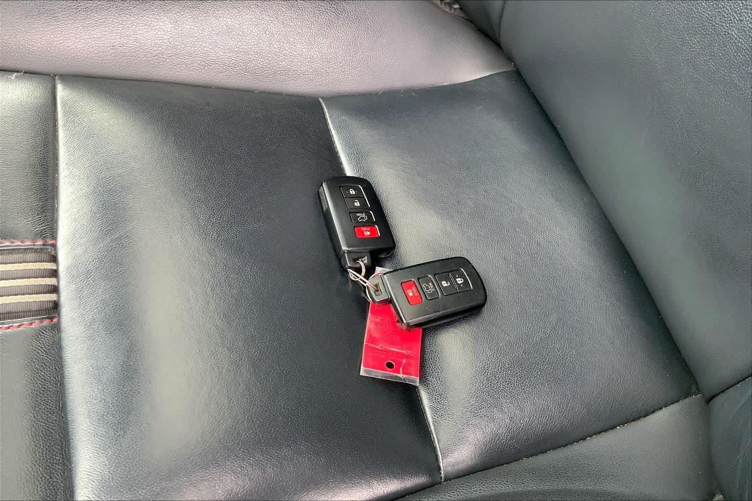 Used 2019 Toyota Highlander SE FWD image 14