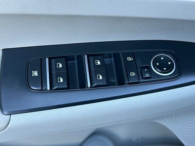Used 2020 Kia Forte LXS FWD image 13