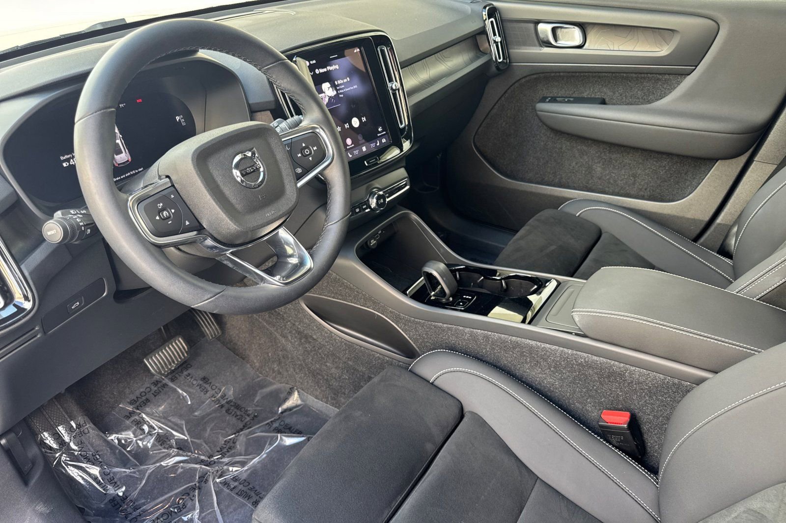 Used 2023 Volvo XC40 Recharge Plus AWD/4WD image 14