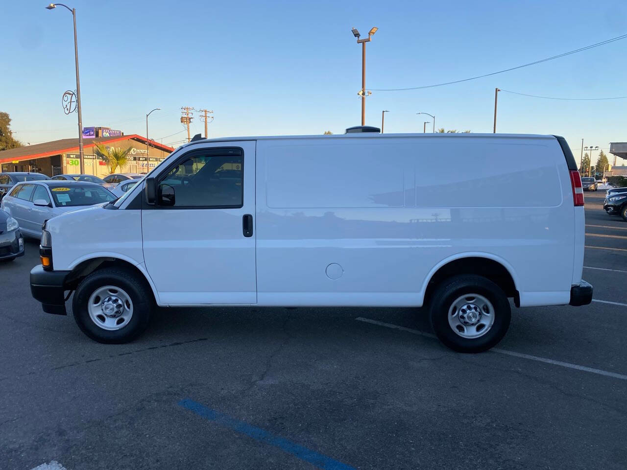 Used 2019 Chevrolet Express 2500 w/ Driver Convenience Package image 6