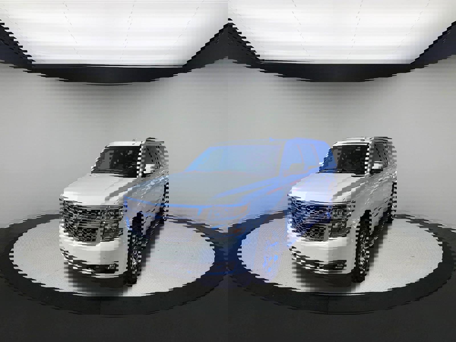 Used 2019 Chevrolet Suburban LT w/ LT Signature Package image 4