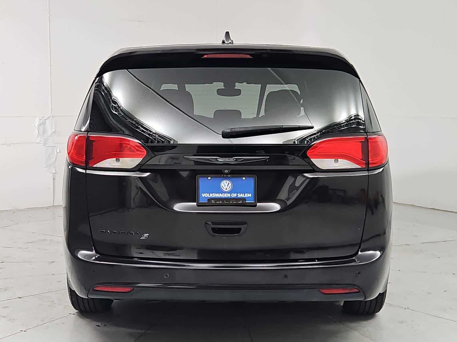 Used 2018 Chrysler Pacifica Touring Plus w/ S Appearance Package FWD image 5