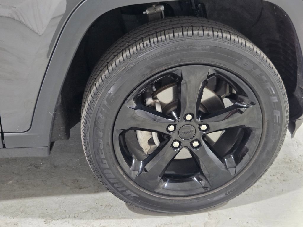 Used 2023 Jeep Grand Cherokee Altitude AWD/4WD image 19