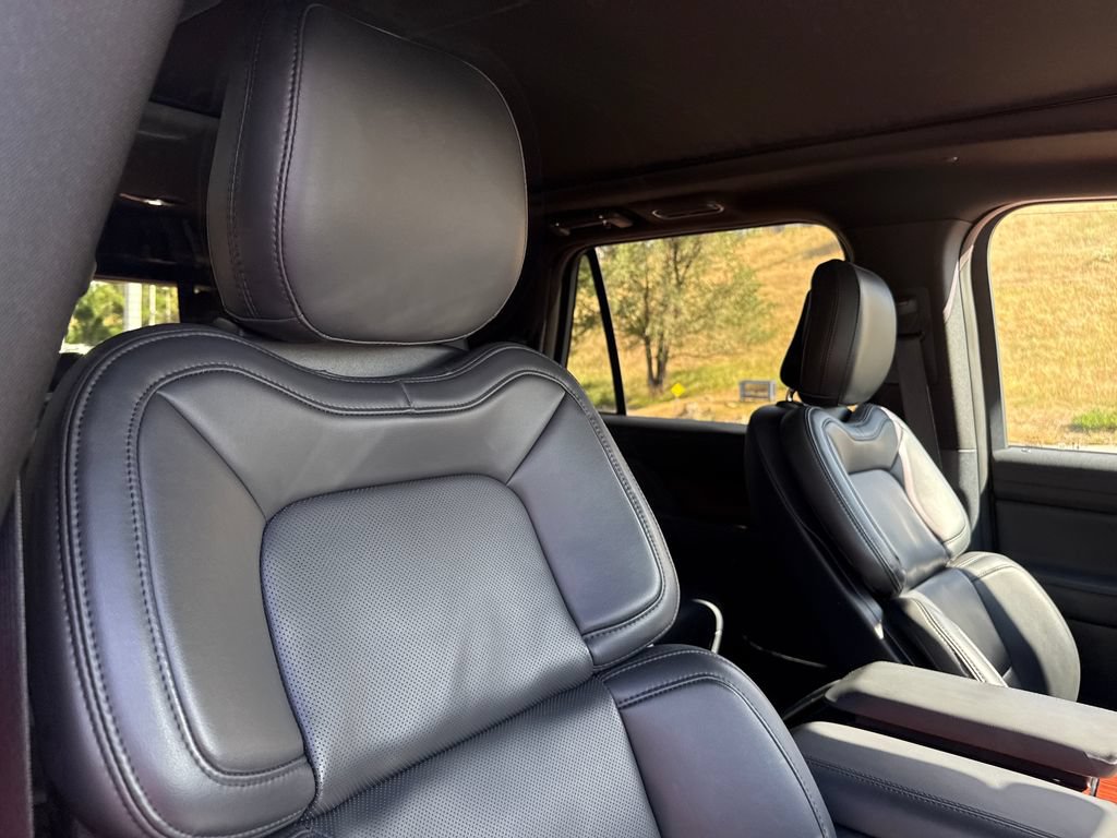 Used 2024 Lincoln Navigator Premiere AWD/4WD image 34