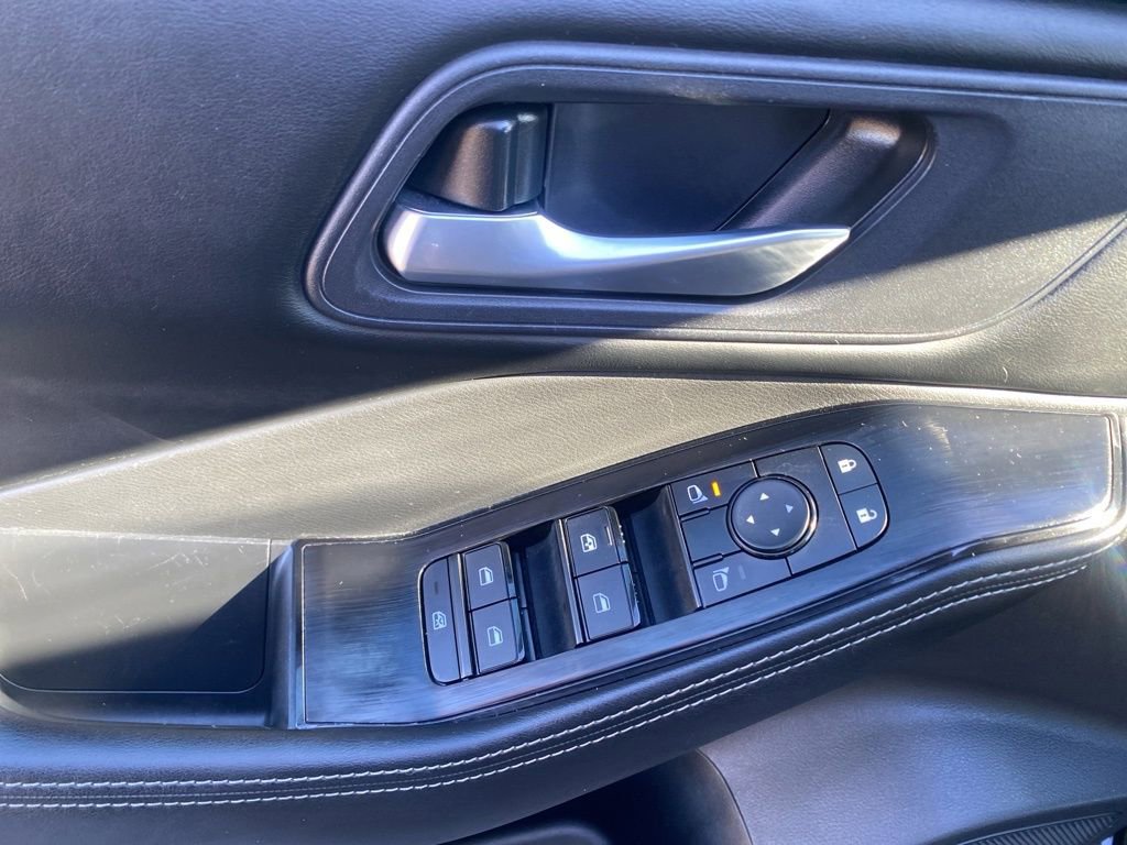 Used 2024 Nissan Rogue SV image 11