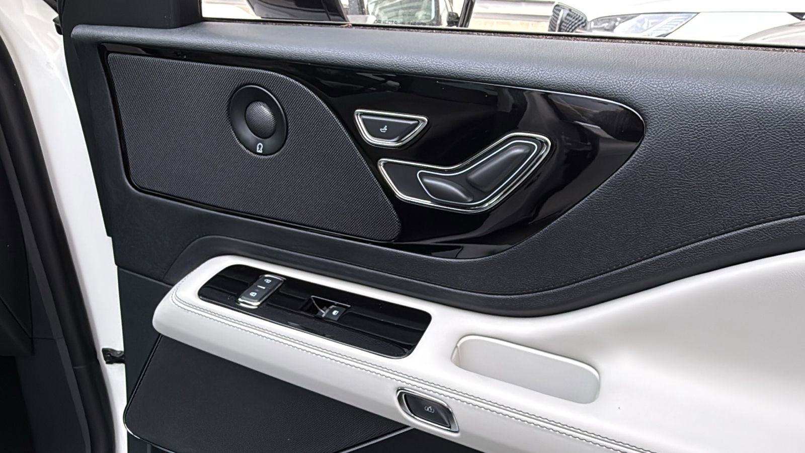 New 2026 Lincoln Aviator AWD image 9