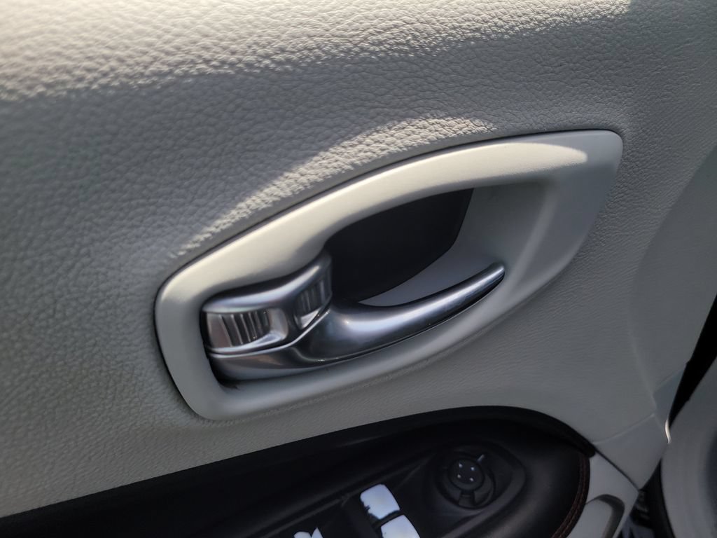 Used 2020 Jeep Compass Limited FWD image 15
