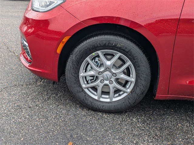 New 2026 Chrysler Pacifica Select image 32